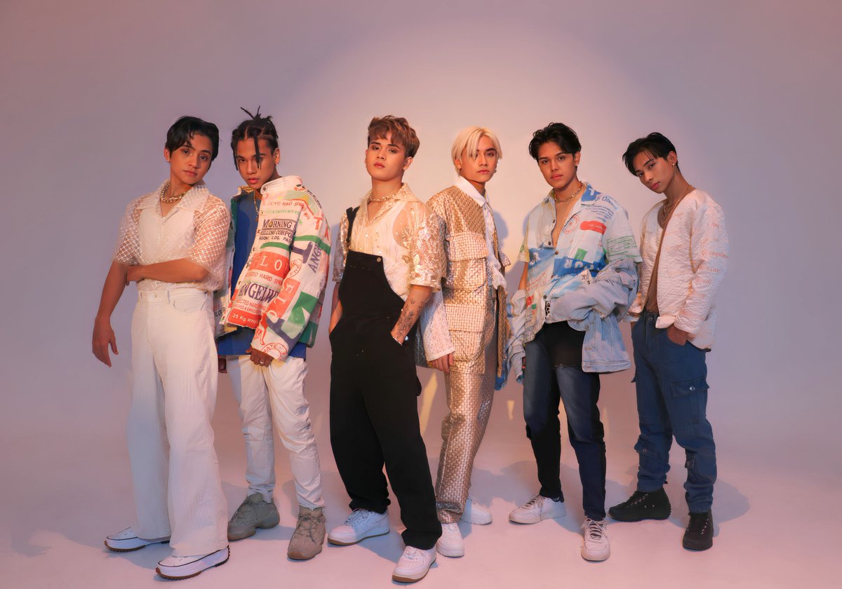 [4K] ALAMAT | Teen Vogue Feature
Read: teenvogue.com/story/p-pop-gr…

MAHARANI MV OUT NOW
#ALAMATMaharani #ALAMAT
<a href="/Official_ALAMAT/">ALAMAT ᜀᜎᜋᜆ᜔ 🇵🇭</a> <a href="/ALAMAT_members/">ALAMAT Members</a>