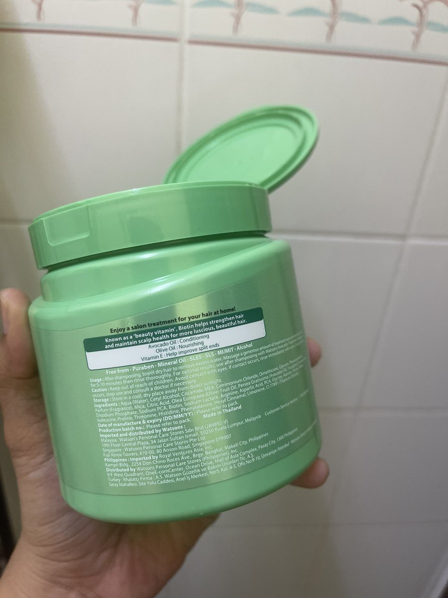 Chapienat's tweet photo. I admit yang product brand watson memang super duper best sekarang! I bought 2bottle terus, ni yang kedua tau. 
I told you guys, memang lembutttttt gila lepas pakai. This one treatment wax untuk hair dry, rambut bercabang, dizzy hair sesuai. 

Jom i share texture dia 🔽 https://t.co/C4L1qJeMnr