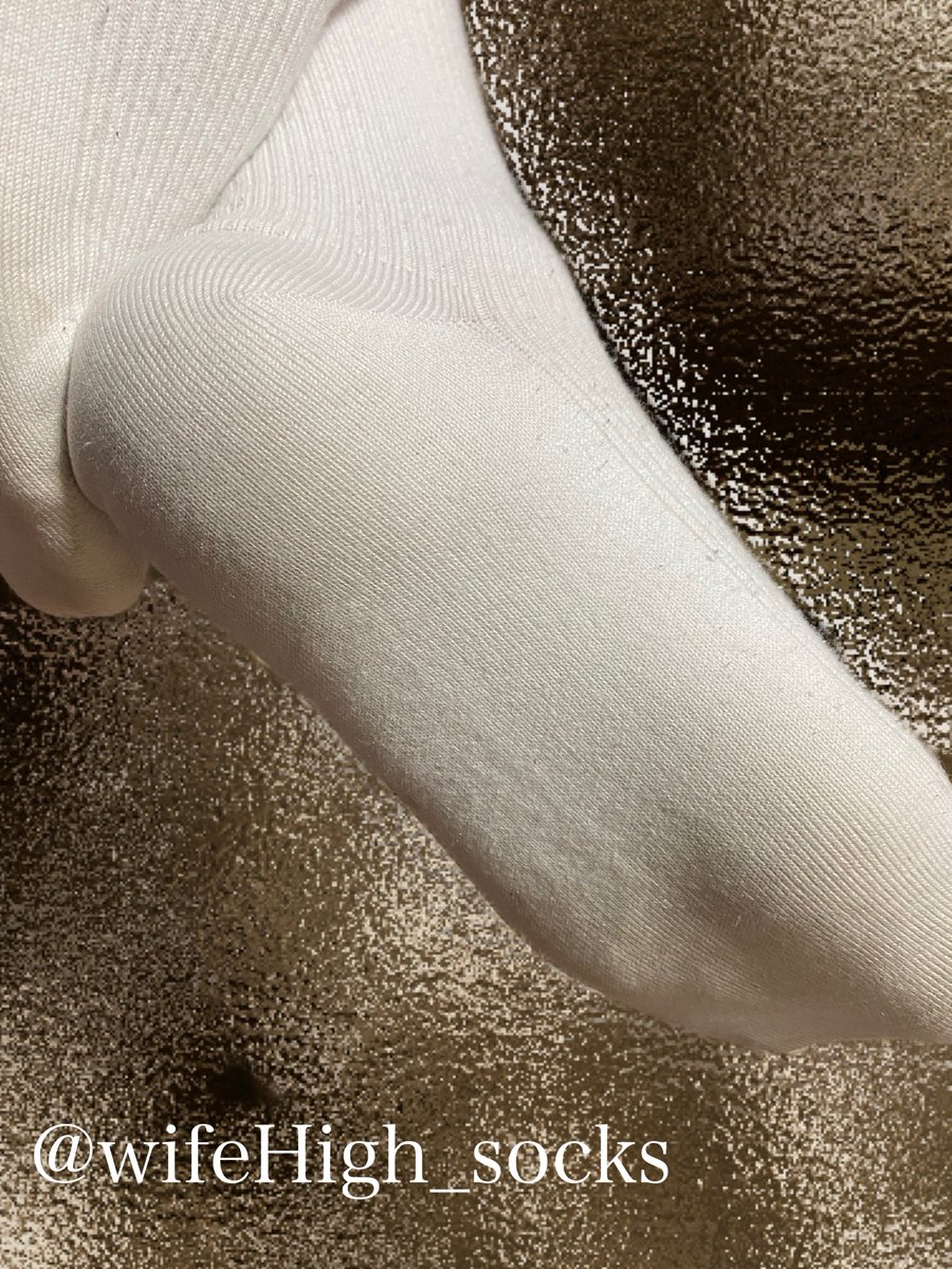 年末年始はバタバタしてましたがぼちぼちやっていきます😄

嫁　『スウェットとって』

僕　『そのままでいいじゃん』

嫁　『襲われるからダメ』

僕　『もう我慢できない😍』
　　　
         下着をズラしてクンニ

嫁　『もう😍』

嫁ちゃんはクンニされたら発情します😍