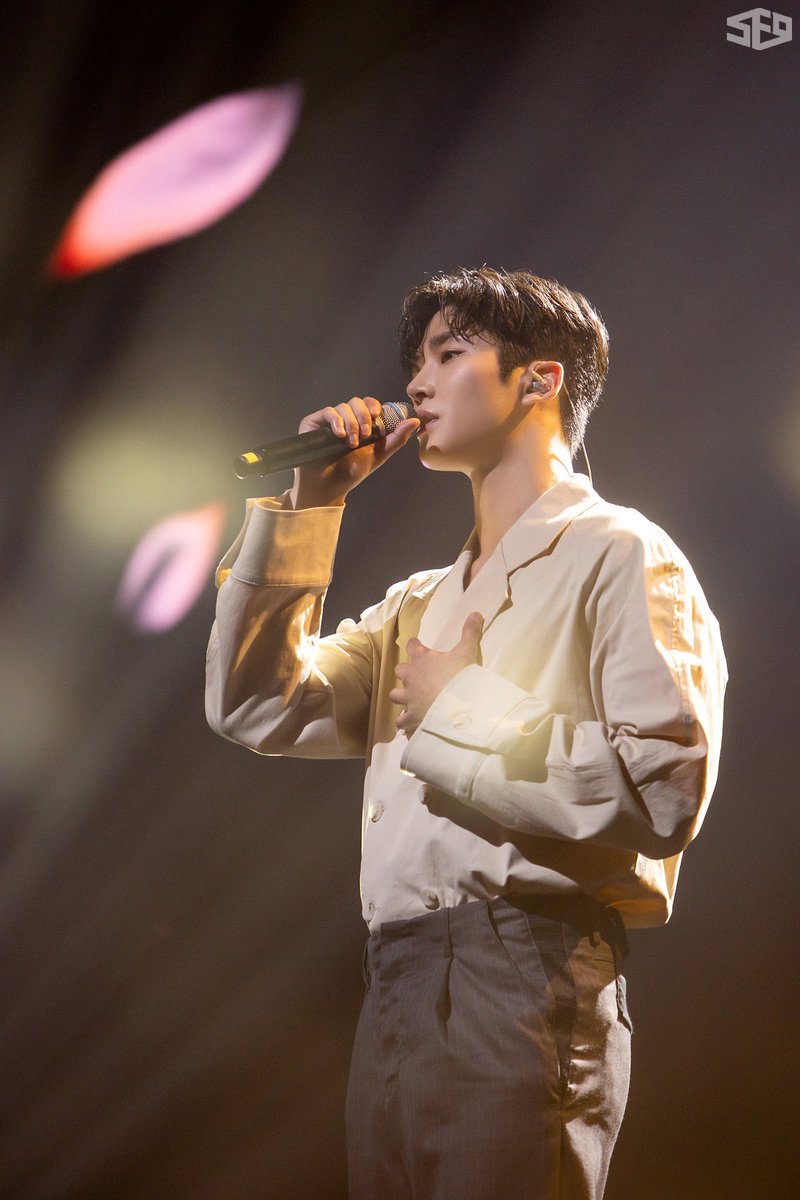 rowoon9687's tweet photo. ✔️잘생기고 귀엽게 생기고 이쁘게 생김 얼굴 완벽
✔️190인데 얼밥키전이 춤도잘춤 피지컬 완벽
✔️목소리 적당히 중저음에 가성이 미쳤음
✔️연기도 잘해 팔색조임 노래 연기 춤 얼굴 못하는게 없어서
‼️로운이라 쓰고 완벽이라 읽는다는 썰‼️
#SF9 #에스에프나인 #Puzzle #퍼즐
#SecretMission_FANTASY https://t.co/Lo8nlO1IBr