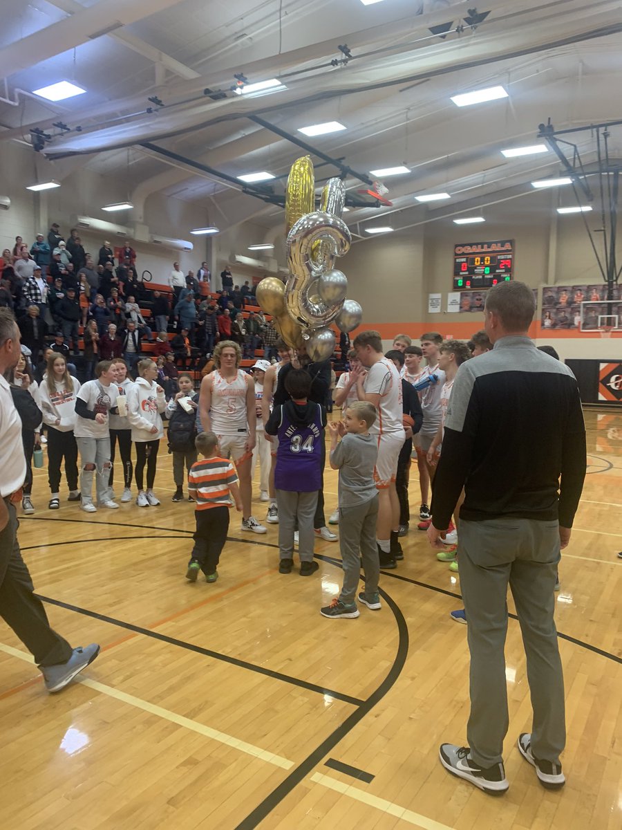RusselGene's tweet photo. @OgallalaHighBB had a special night! @GagerJeron celebrating his 1000 career point and Coach Andy Gillen earning his 300th career win! So proud of everyone! 

#CULTUREofCONFIDENCE

@OGIndians 
Go Big O! https://t.co/dSCgKSIaq0