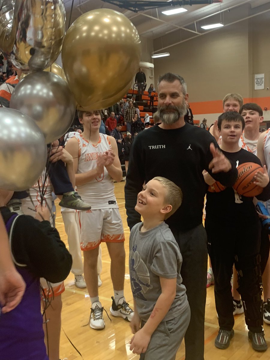 RusselGene's tweet photo. @OgallalaHighBB had a special night! @GagerJeron celebrating his 1000 career point and Coach Andy Gillen earning his 300th career win! So proud of everyone! 

#CULTUREofCONFIDENCE

@OGIndians 
Go Big O! https://t.co/dSCgKSIaq0