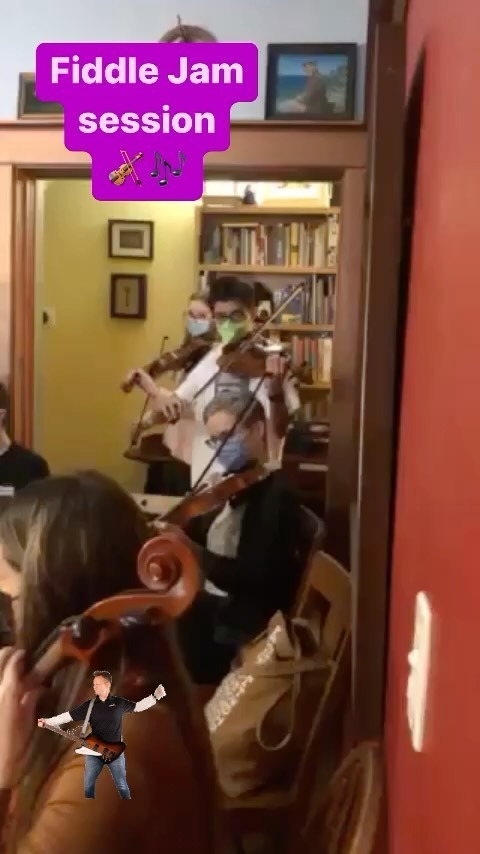 raehanbobby's tweet image. Fiddling jam session with the community of violinists from Suzuki and elsewhere. Both Ananda and Nyal took part. 🙌🏽🎻🔥🎶. #fiddling #suzukiviolin #torontoviolinist #torontomusician @anandadobbsumar instagr.am/reel/Cn0oDo0AF…