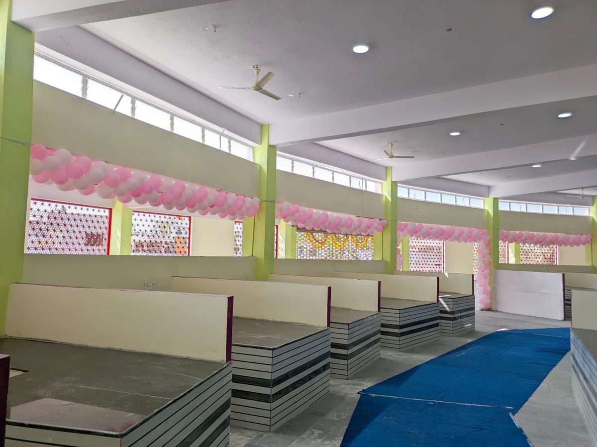 KTRBRS's tweet photo. Inaugurated this Integrated Market built by Narayanpet Municipality. Liked the design &amp; thoughtful utilisation of space 👍

Similar Integrated markets are being built all over Telangana in 141 Municipalities by @cdmatelangana @arvindkumar_ias https://t.co/E9CYpr6vBx