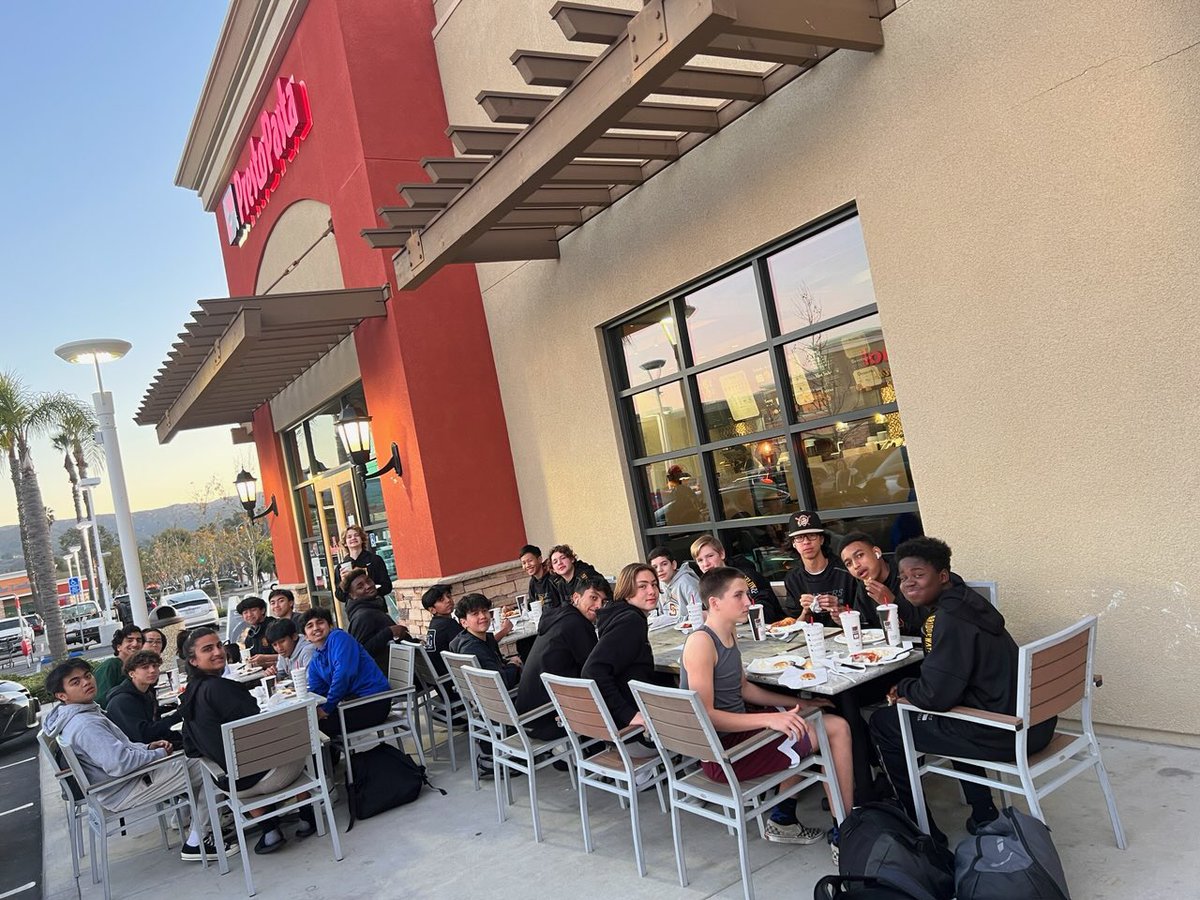 Great night for SVHS basketball. Thank you so much Walter <a href="/prestopasta/">Presto Pasta</a> (LA Ave &amp; Erringer)
For a great program dinner!!
<a href="/simivalleybball/">SimiValleyBasketball</a> <a href="/svhspioneers/">Simi Valley HS | Athletics Dept.</a>