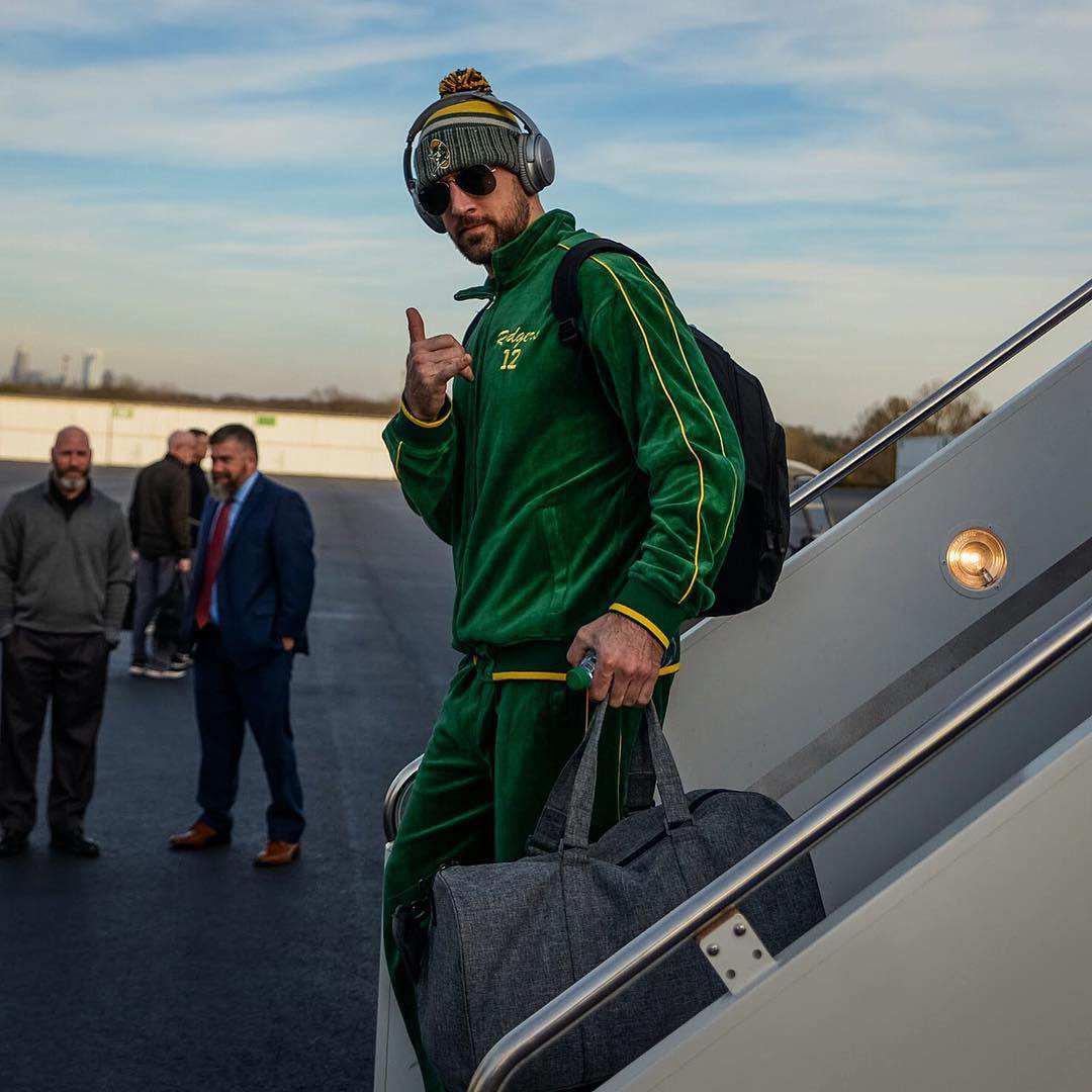 sweatsedo's tweet photo. @jbryanporter @mikebeckhamsm @KlayThompson @TheMandyMoore @AaronRodgers12 @packers https://t.co/EpLXIFKzk9