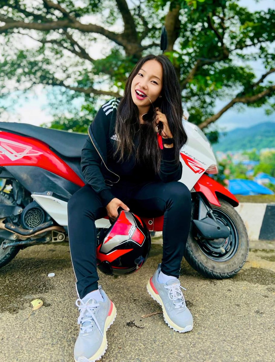 म सँग घुम्न को आउने हो ।