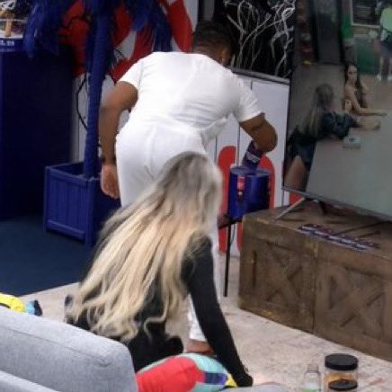 choquei's tweet photo. “Elas falaram assim: Eles não agregaram no jogo'” (Fred Nicácio)
“Falou nosso nome” (Marília)
“Não sei, eu só consegui escutar o seu nome” (Fred Nicácio) #BBB23 https://t.co/TQkCMeREfN
