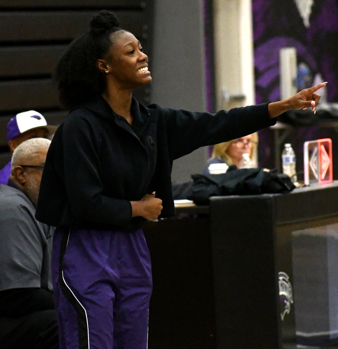 GIRLS BASKETBALL: Photo gallery from @FarmingtonGBB at <a href="/bhhs_girlsbball/">BHHS Womens Basketball</a> &gt;&gt; bit.ly/3XEKNpK