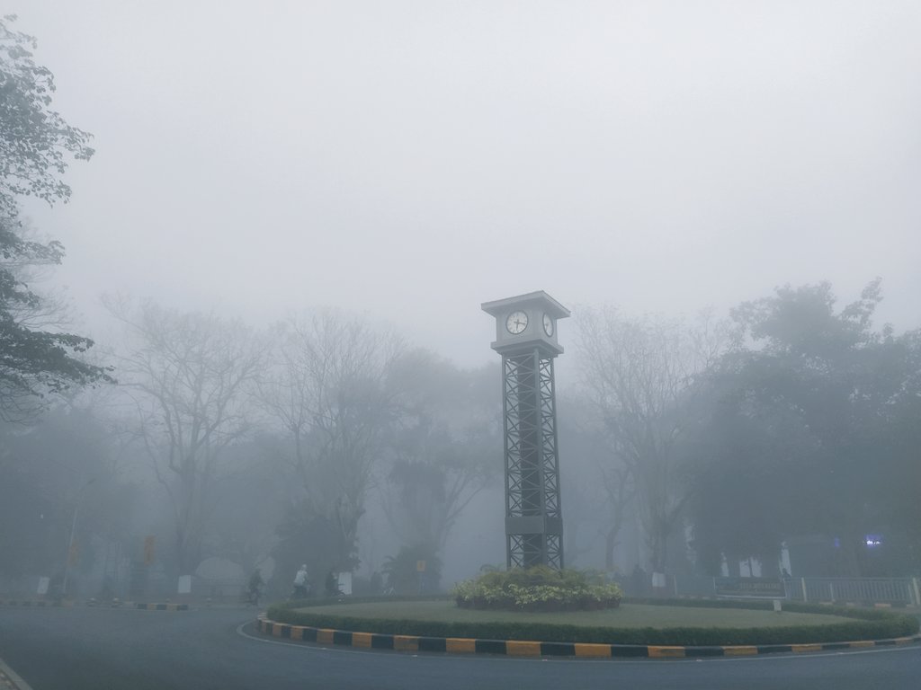 arnabduttachem's tweet photo. In misty cold morning... @IITKgp https://t.co/0J3P8t2GKR