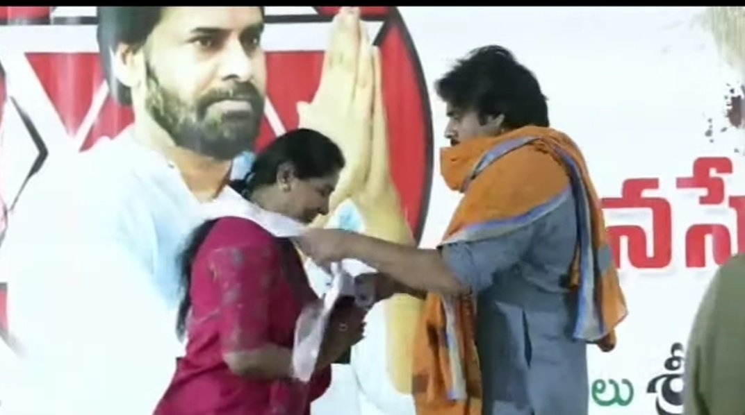 kavyakalyanm's tweet photo. కొండగట్టు అంజన్న సాక్షిగా వీర మహిళా విభాగంలోకి అధినేత పవన్ కళ్యాణ్ గారు స్వాతి రెడ్డి గారికి కండువా కప్పి ఆహ్వానించారు.  జనసేనఅడుగుజాడల్లో నడవడానికి పార్టీలోకి విచ్చేసిన స్వాతి రెడ్డి గారికి వీర మహిళా విభాగం తరఫున ప్రత్యేక అభినందనలు.
M. కావ్య ముదిరాజ్
సనత్ నగర్ నియోజకవర్గం https://t.co/l341VoFB0d