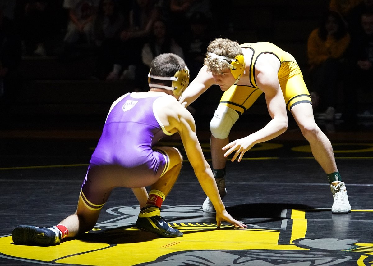 For the first time since 1971, the men's @AC_Bulldogs team defeated Olivet College to move to 3-0 in the MIAA entering the final conference dual

RECAP--bit.ly/3HrIroy

#d3wrestle #GDTBAB