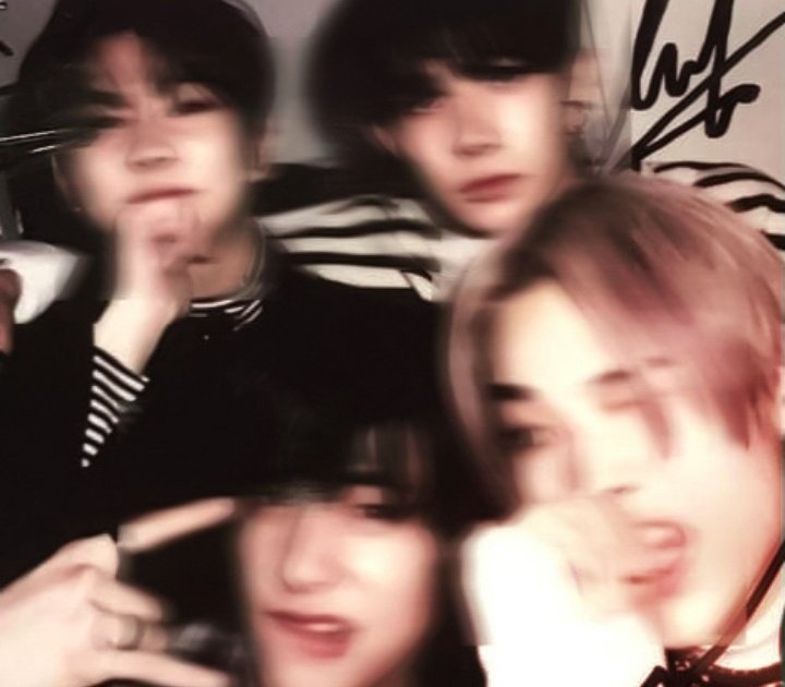 strawoatz's tweet photo. ㅤ                    ㅤPHOBIA! 
            [enhypen ; terror sunsun au]

SN es enviado a la tierra por Legba para recoger cinco almas que un joven le ofreció a cambio del éxito que tanto soñaba; éste pobre esclavo creía que no tenía más que perder, hasta que tocó el alma de SH. https://t.co/9DLA7v7iCY