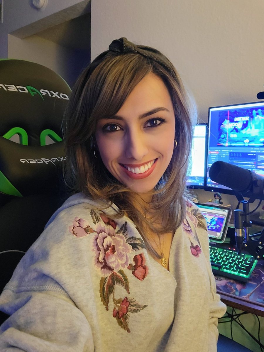 hellogigiana's tweet photo. Live now on Twitch! Let's do some summons!! 🎉
https://t.co/379LctqNeQ
#gamergirl #twitch #gaming #summonerswar #streamer https://t.co/cXeQL0dxUG