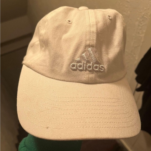 areliv_'s tweet photo. So good I had to share! Check out all the items I'm loving on @Poshmarkapp #poshmark #fashion #style #shopmycloset #claiborne #adidas #londonkaye: https://t.co/6ar8pTweym https://t.co/rnBFwbIcVB