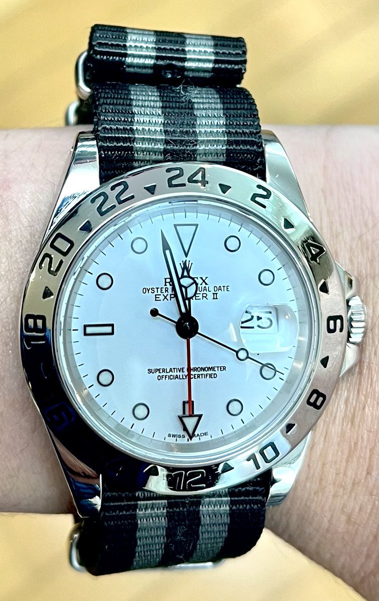 Kai_shain's tweet image. NATOベルトを装着してみました。
軽い。

#rolex #explorer2 #explorerII #16570 #ロレックス #エクスプローラー2   #white  #白　#nato
