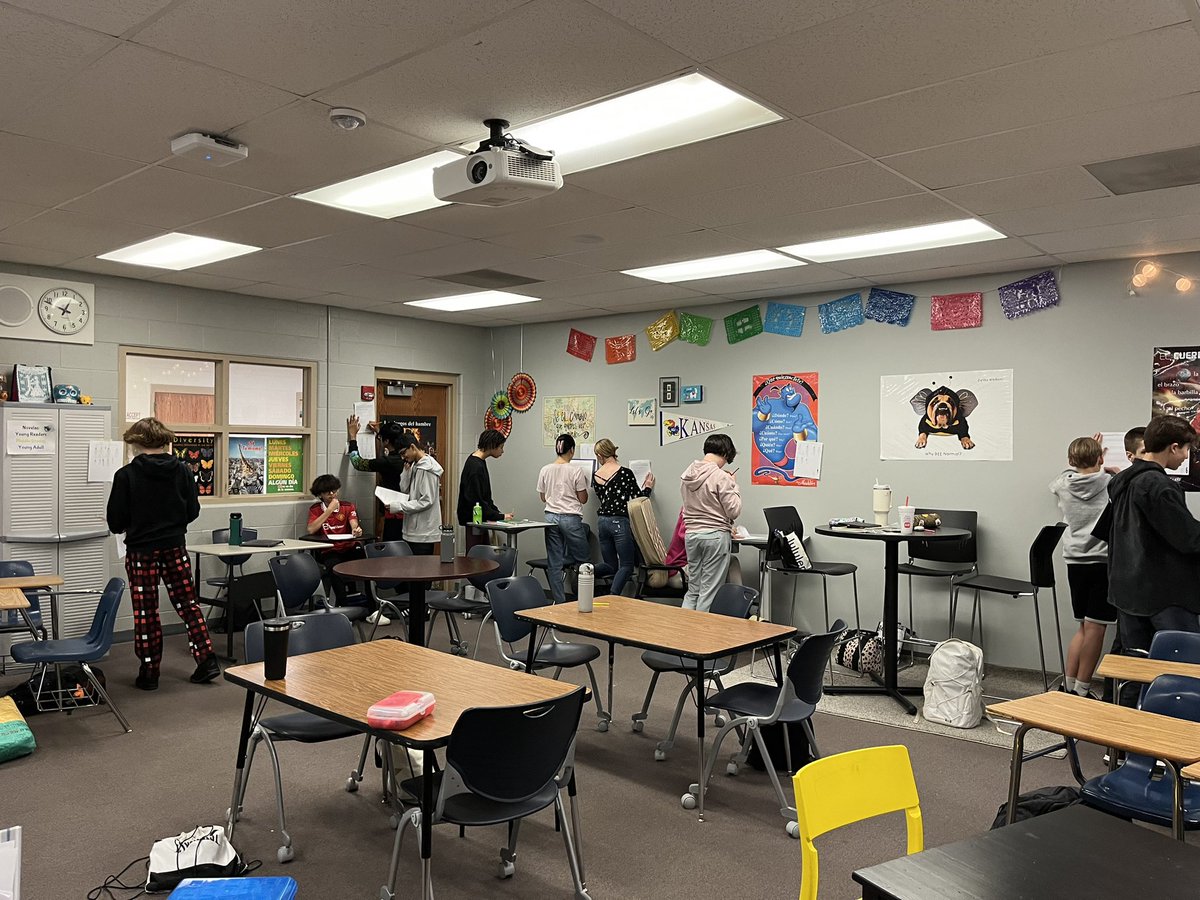 Spanish 1 students up &amp; moving today with a gallery walk to practice talking about families &amp; relationships. <a href="/CTMSBulldog/">California Trail MS</a> <a href="/OlatheWl/">Olathe WL</a>