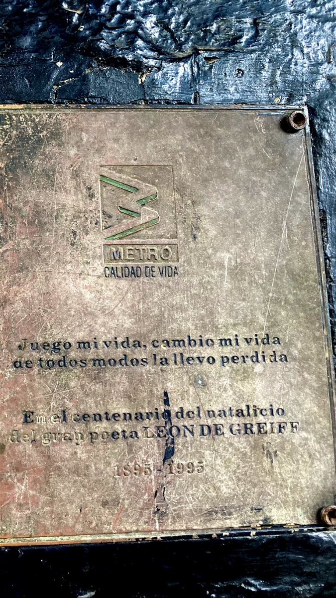 Yeisonah's tweet photo. “Juego mi vida, cambio mi vida de todos modos la llevo perdida.”#Greiff Placa en una casa sobre la calle 57 con Cr 50a. #Medellín https://t.co/qMmrzJvXTi