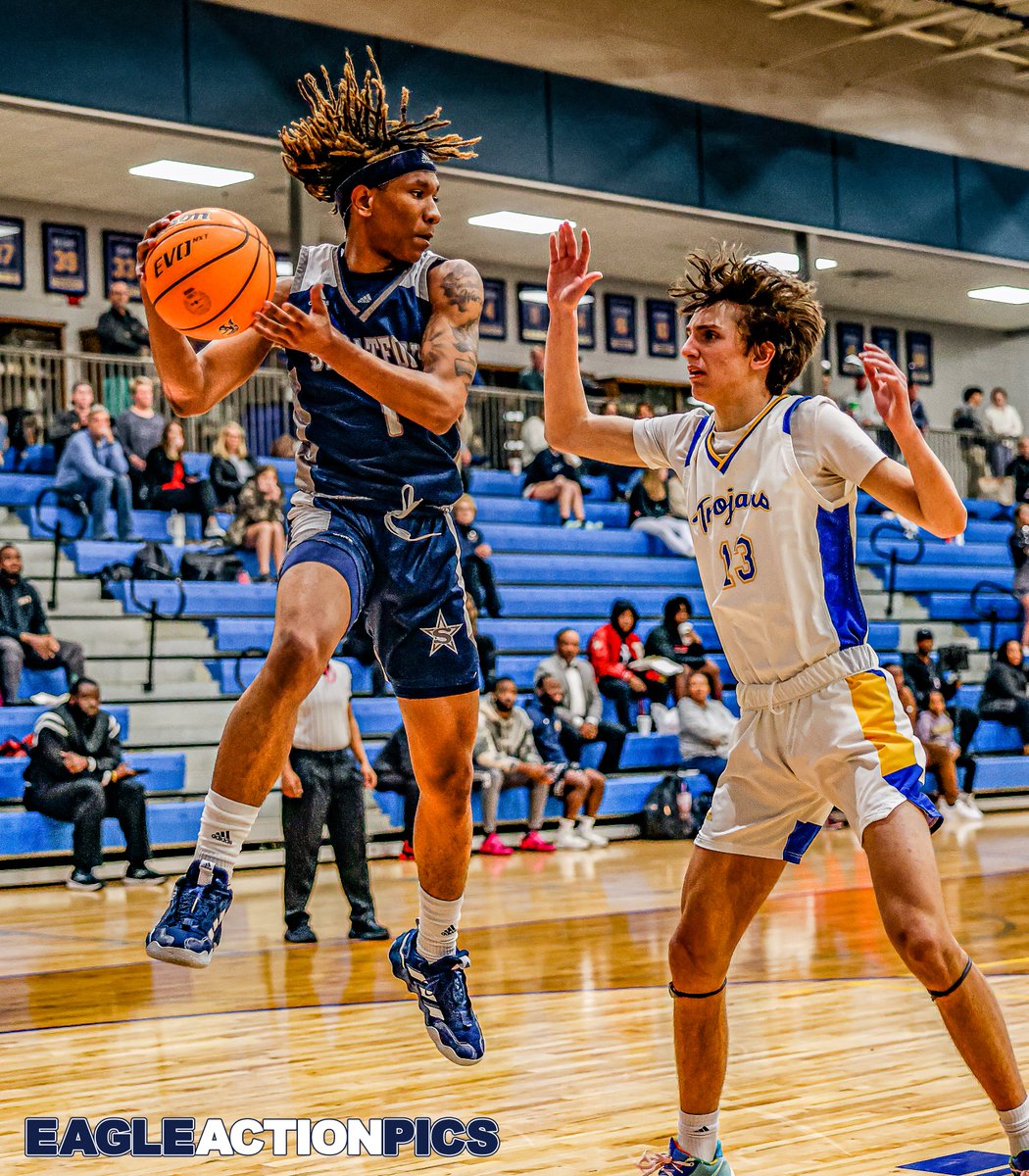 The Stratford Academy <a href="/SAEagleSports/">Stratford Athletics</a> Eagles soared past Tattnall Square 62-51 to remain undefeated in Region play.

K. Green <a href="/thekhalilgreen/">Khalil “KG” Green💫</a> 15pts
D. Bonner <a href="/ihoopdree/">Dre Bonner</a> 13pts
J. Jackson 12pts (4x3pts)
J. Smith @Jarvis_Smith23 10pts
K. Glover <a href="/Sheknowke/">Ke Glover</a> 10pts

<a href="/KyleSandy355/">Kyle Sandy</a>