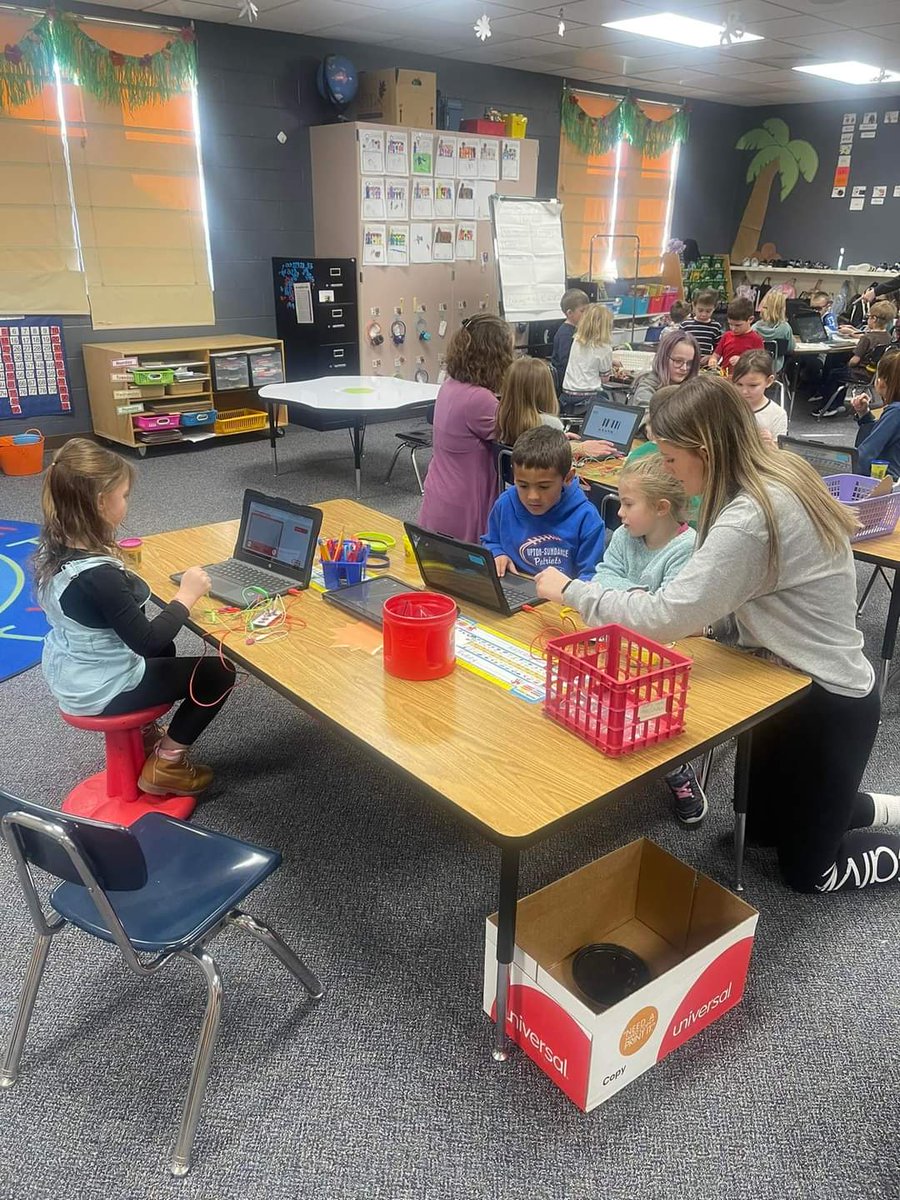 UptonHigh's tweet photo. Upton High School students teaching Kindergarten students how to use Makey Makeys! https://t.co/4vcO9a5u2S