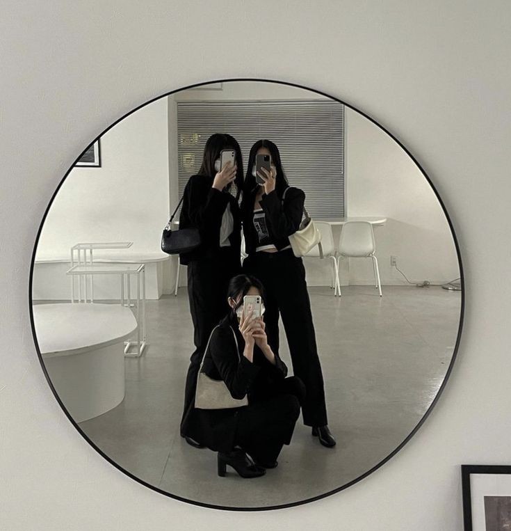 brabuletasang's tweet photo. Crubinho au:
Onde Thori, Jhuny e Madu passam em uma entrevista para trabalhar na SM ENTERTAINMENT e acabam responsáveis pelo desempenho do grupo nct, mas o que elas não esperavam era se envolverem em um relacionamento com os membros. https://t.co/0eDQld6l8k