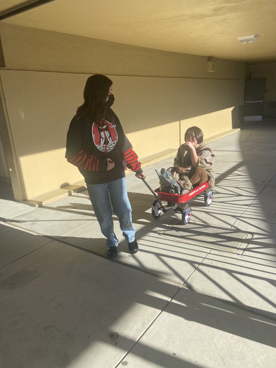 MDoughertyMMS's tweet photo. It was “anything but a backpack “ spirit day at MMS. Fun times @MorelandSchools  what would you have brought instead of a backpack? https://t.co/yFgTWlKhog