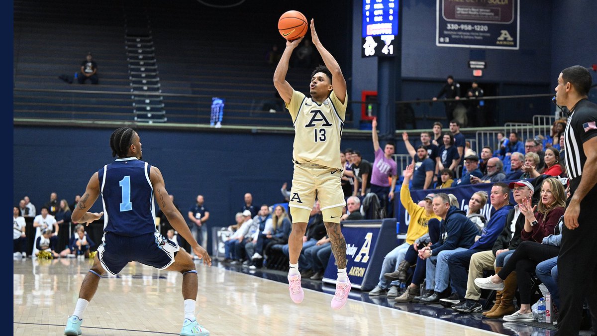 ryanhammer09's tweet photo. Wild MACtion night tonight⬇️

• Emoni Bates drops 42 (29 straight in 1st)
• NIU (8-12) gives Kent State (16-4) their 1st MAC loss &amp; 4th of the season
• David Coit puts up 32 pts 6 ast in NIU W
• Xavier Castaneda drops 32 (3rd 30+ gm) https://t.co/6C6Rcrf08q