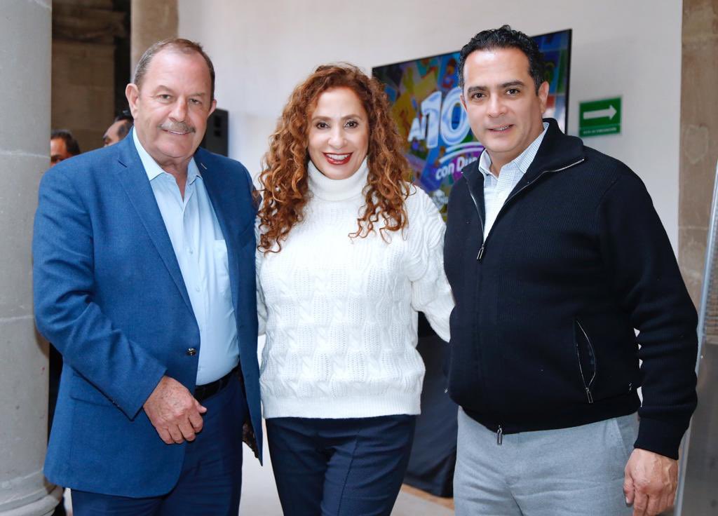 gina_campuzano's tweet image. A poco más de 💯 días la ciudad avanza y el ayuntamiento ha dado buenos resultados. 

Felicidades a @josejoseantonio y el @DurangoCap por tender puentes y tomar en cuenta a todos. 

#Durango nos une y en equipo, vamos a seguir trabajando por nuestra casa. 

#Al100ConDurango