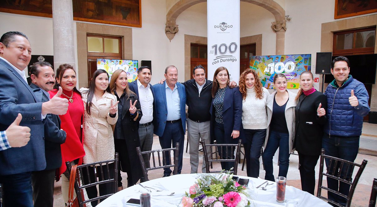 gina_campuzano's tweet image. A poco más de 💯 días la ciudad avanza y el ayuntamiento ha dado buenos resultados. 

Felicidades a @josejoseantonio y el @DurangoCap por tender puentes y tomar en cuenta a todos. 

#Durango nos une y en equipo, vamos a seguir trabajando por nuestra casa. 

#Al100ConDurango