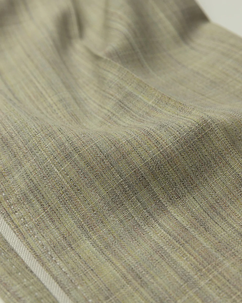 FashionsnapBuy's tweet image. 【新作】オフィスカジュアルなシーンでも着回せそうな「ビューティフルピープル」のパンツ。イエローやホワイトなど複数の色を織り重ねることで、他のブランドにはないアンニュイな雰囲気が漂います。あえてヴィンテージのトレーナーやトラックジャケットと合わせても◎。
fashionsnap.store/products/bp-23…