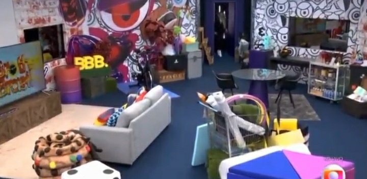 Mattheusrogas's tweet photo. Round 6 ou BBB23? 

Agora a coisa tá ficando seria!!! Dinheiro caindo dentro do cofre, quarto cheio de pista.

Tô com medo de ninguém sair vivo @boninho 

#BBB23 
#BBBB23 https://t.co/KP1XFRyrt9