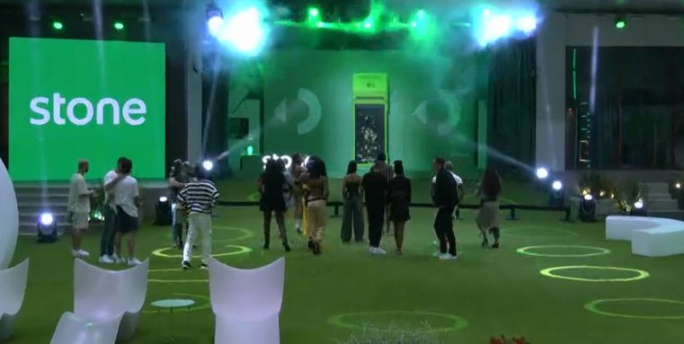 Mattheusrogas's tweet photo. Round 6 ou BBB23? 

Agora a coisa tá ficando seria!!! Dinheiro caindo dentro do cofre, quarto cheio de pista.

Tô com medo de ninguém sair vivo @boninho 

#BBB23 
#BBBB23 https://t.co/KP1XFRyrt9