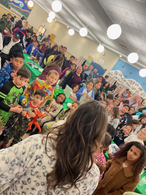 postroadschool's tweet photo. More highlights from Family Reading Night! We had the biggest turnout ever! Thank you @postroadpta for organizing the special annual event. #wpproud #postroadproid #parentsasreadingpartners @DrJosephRicca @RSpedafino #SupportYourPTA https://t.co/dPvCr7Uj27