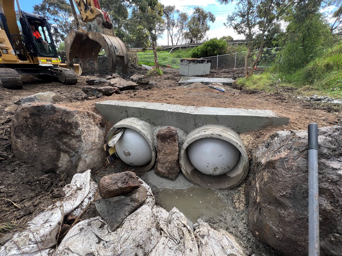 DunstoneCivil's tweet photo. To keep the high tide flowing up our stormwater drain while we were laying the pipes, we plugged them with Gym balls. It worked a treat! Last piece of the puzzle, the rockwork around the headwall. And we are done!
#DCIVIL #dunstonecivil #civil #civilengineering #civilworks https://t.co/gskYcNfqSG