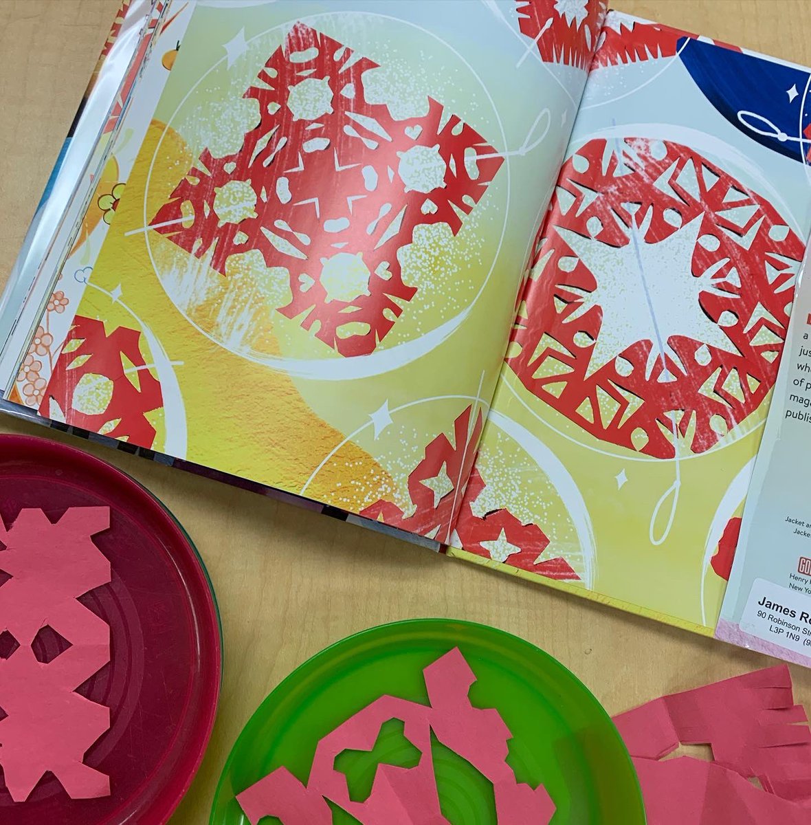trusreads's tweet photo. So much fun #FriendsAreFriendsForever #LunarNewYear #Craft #Reading #Ice @MacKidsBooks @ForestofReading https://t.co/jVy3hmmkPY