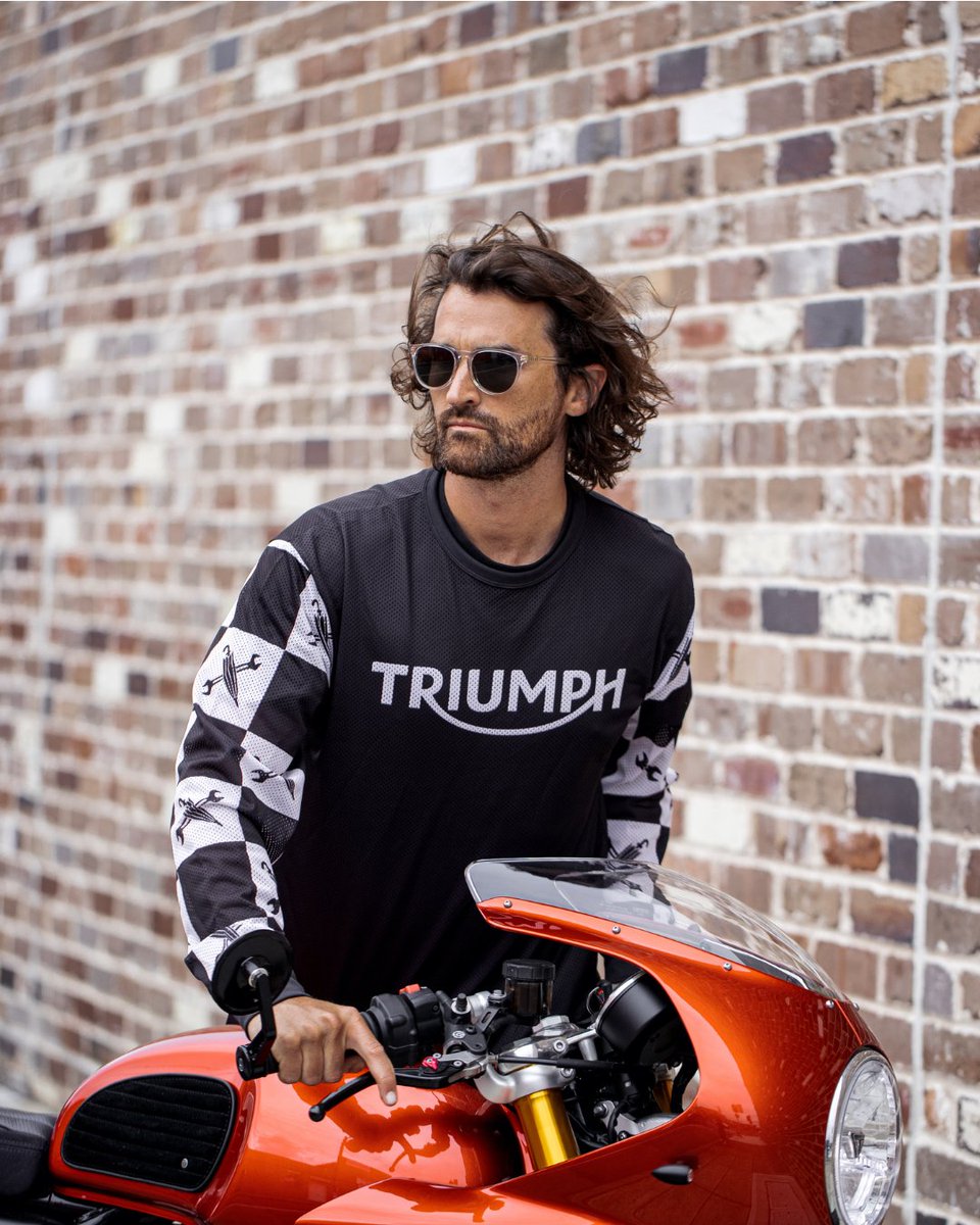 TriumphJapanKK's tweet image. Triumph×DGRブランドの新しいクロージングコレクションが登場

トライアンフクロージングがライドの公式クロージングスポンサーとなり、2023 Distinguished Gentleman's Rideコレクションが発売されました。

#GentlemansRide #DGR2023 #RideDapper #MensHealth #TriumphMotorcycles