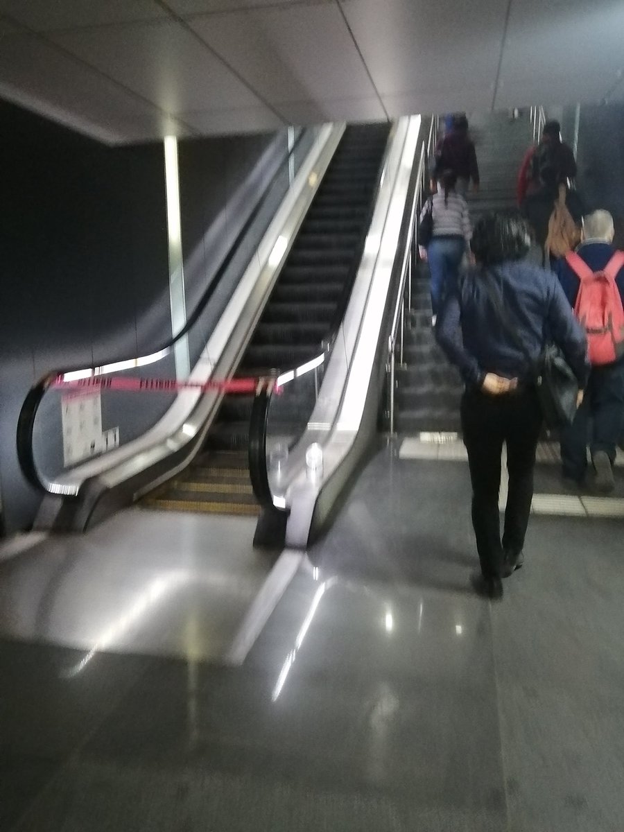 SamhVa's tweet photo. @Trafico_ZMG @SITEURJAL Y la estación #GuadalajaraCentro de la #Linea3 sigue sin funcionar desde octubre del 2022 😬😬😬 https://t.co/nhw8b3dqm9