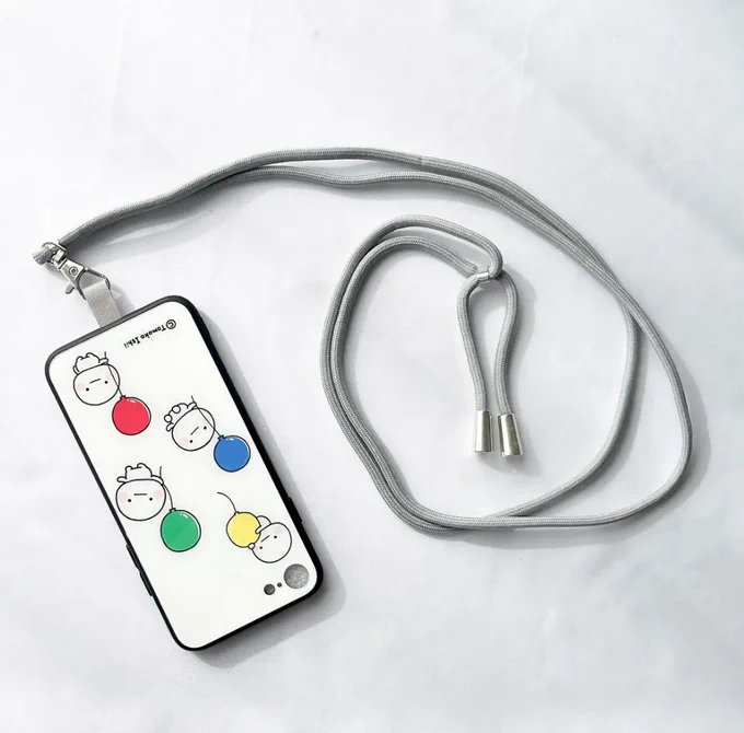【セリア】便利すぎて、大人買いしたい!ずっと欲しかった「天才スマホグッズ」110円でゲットできるなんて…最高すぎる!セリアの「スマホケース用 肩かけストラップ」が便利!スマホを手ぶらで持ち歩けるの。使うたびにカバンから取り出す手間がいらないから、楽ちん 