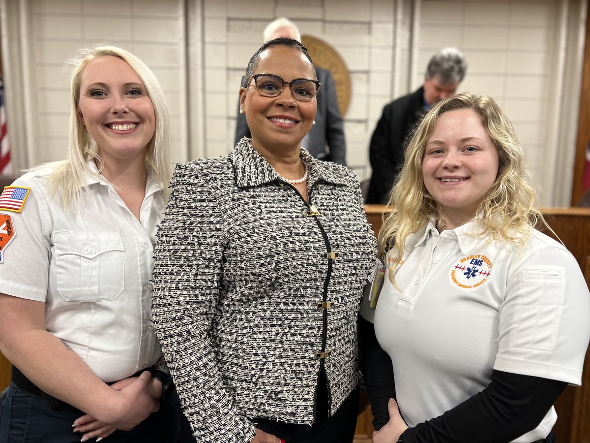 CELEBRATING SUCCESS: Congratulations to Amber Frady, one of the first recipients of the Danny Lawson Scholarship - a partnership between <a href="/clevelandstate/">Cleveland State</a> and the Bradley County Commission that provides opportunities for EMTs. #BradleyCounty #Cleveland local3news.com/local-news/adv…