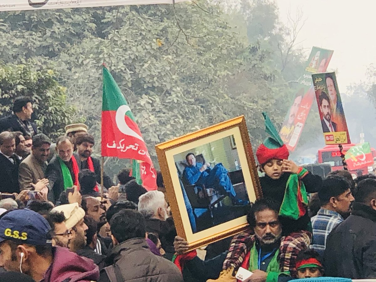 GURU11Jii's tweet photo. All these mafias who have been occupying Pakistan for the past many years see Imran Khan as a threat because Imran Khan has awakened the people.
#عمران_خان_ہماری_ریڈ_لائن
#زمان_پارک_پہنچو
@TeamiPians https://t.co/1tiMoEzEgS