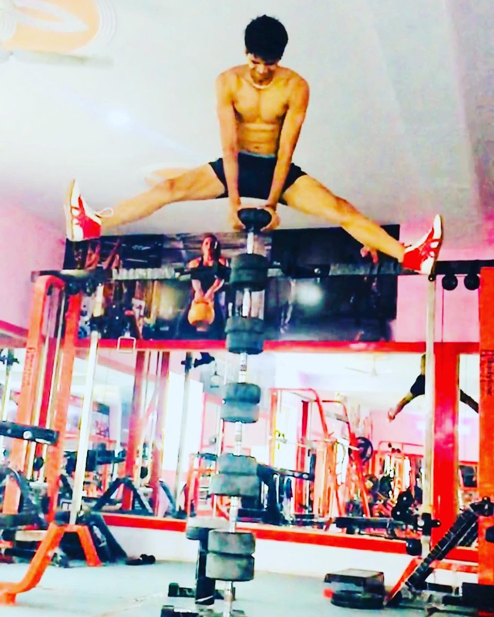 KARAN0706's tweet photo. I train like unstoppable @VidyutJammwal 🫶🫶 https://t.co/rdJxXeFOTF