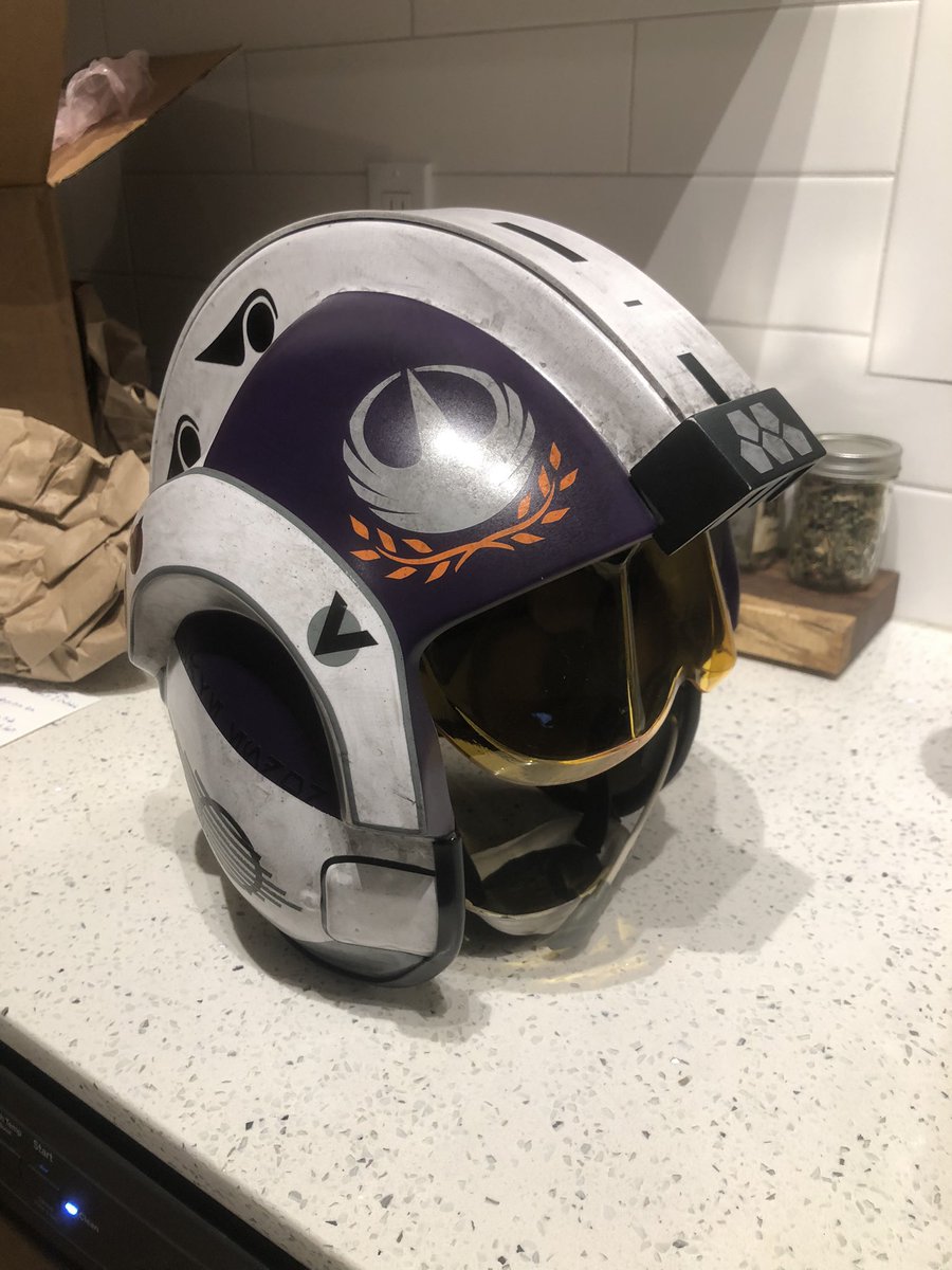 RoomeSean's tweet photo. Got an incredible belated birthday gift today from @Senjo41A. So much detail and such an epic helmet!! Blown away 🤯 https://t.co/6YAzH0nIiv