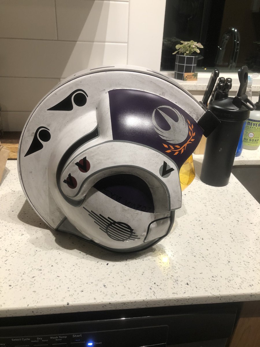 RoomeSean's tweet photo. Got an incredible belated birthday gift today from @Senjo41A. So much detail and such an epic helmet!! Blown away 🤯 https://t.co/6YAzH0nIiv