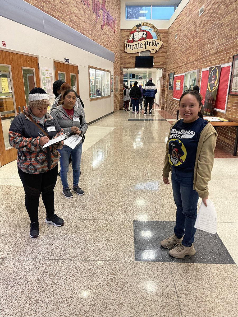 TechTisa's tweet image. I just ❤️ my @hartman_ms @dpvils Student Tech Team and UDT @__CPadilla 👇 We jumped into action today to assist our front office staff.  #WeAreATeam #Unity #Family