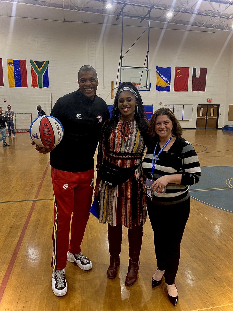 Centennial_PTSA's tweet photo. A @HBMSPTA 7th grader drills a half court shot for the second year in a row! Way to get pumped for the big game between the Dunkin’ Knights and the @HarlemWizards on Sunday, Feb 5th! Tickets: https://t.co/rJkbxBhr3v https://t.co/GfK5bLJGg0