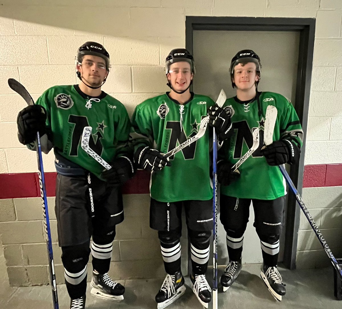 SJHL_NorthStars's tweet photo. 🚨 NORTH STARS WIN 🚨

North Stars Win 9-3 over the La Ronge Ice Wolves! 
Your Comfort Inn &amp; Suites 3 stars of the game are IZYK, GOLD &amp; BLAKE!

Next home game 📅 is February 4th against the Melfort Mustangs! https://t.co/xlQjmQNJrZ