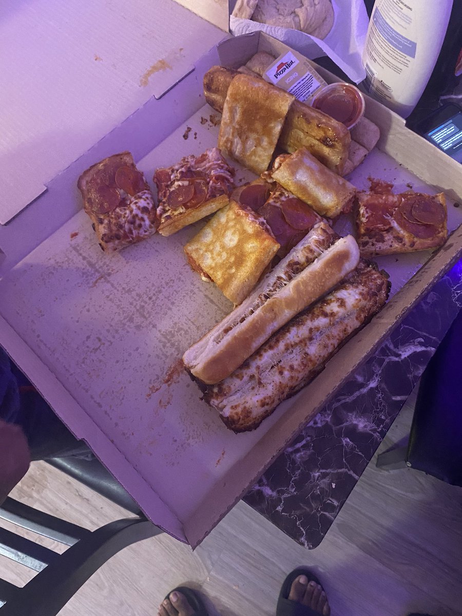 BankRollMarqy's tweet photo. @pizzahut this is unacceptable and your store in Germantown don’t wanna answer 👌🏾 https://t.co/MPh6nywA2x