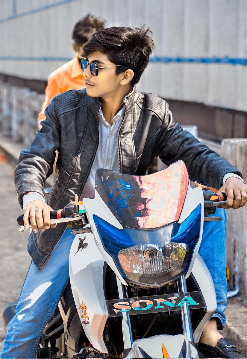 i_am___aashu01's tweet photo. ✒No matter how bad your day is your bike will always 🖇make you👤 feel better. 
•
•
•
•
•
•
•
•
•
•
•
#bike #bikelover #VIBE #foryou #exploreit #faishan #art #ExposeThem 
#TheBachelor #hood #cool https://t.co/8vOLFe2Piv