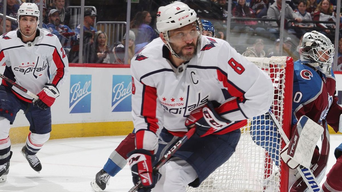 StatsCentre's tweet photo. Most career regular season or playoff goals scored on the road - NHL history:
447- Alex Ovechkin (Cutting his @Capitals deficit to 3-2 in the 3rd period at the Avs tonight)
446- Wayne Gretzky
401- Brett Hull
391- Steve Yzerman
385- Jaromir Jagr
381- Gordie Howe
363- Mark Messier https://t.co/N3cMkTfGmz