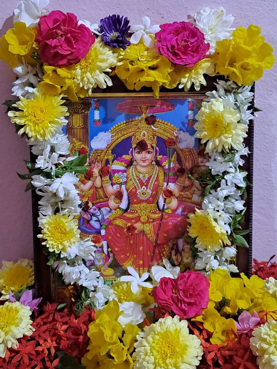 RaniBobba's tweet photo. @ncbn గారి వీరాభిమాని
మంచి మనిషి 
మృదు స్వభావి 
మా గోదారి అమ్మాయి 
ట్విట్టర్ టీడీపీ లో ముందుగా పరిచయం అయిన స్నేహితురాలు @geetha_happy2
కి పుట్టిన రోజు శుభాకాంక్షలు 🎂
నువ్వు ఇలాంటి పుట్టినరోజులు మరిన్ని జరుపుకుని ఆనందంగా ఉండాలని కోరుకుంటున్నాను 🎁
#HBDGeetha #Blessings ♥️ https://t.co/ENJ3kpt0GV